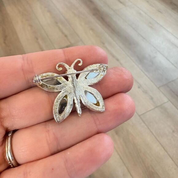 Vintage Jewelry Rhinestone Small Flashy Butterfly Brooch Pin Silver Tone - Picture 3 of 4